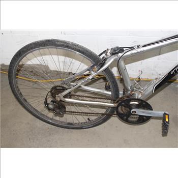 Trek 7000 Hybrid Bike