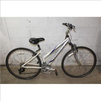 Trek Multitrack 7100 Hybrid Bike