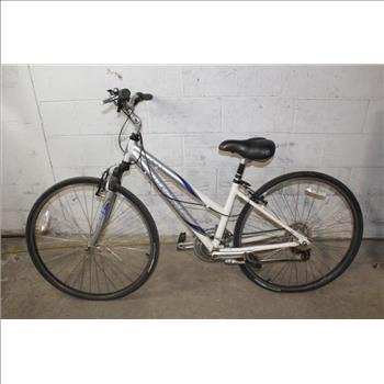 Trek Multitrack 7100 Hybrid Bike