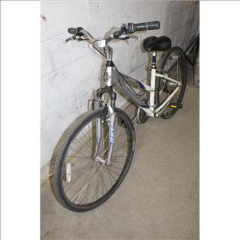 Trek Multitrack 7100 Hybrid Bike