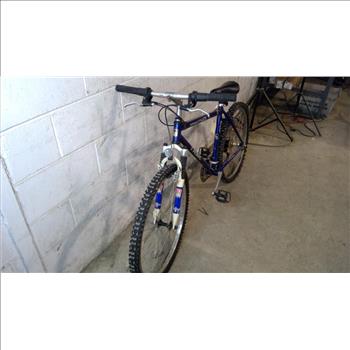 Trek Single Track 930 Mountian Bike