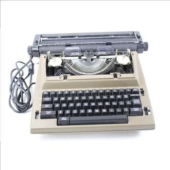 Typwriter With Case
