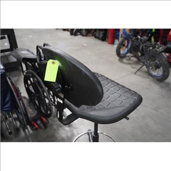 Uline Black Adjustable Spinning Chair