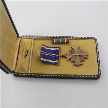 Vintage Distinguished Flying Cross Medal In Case