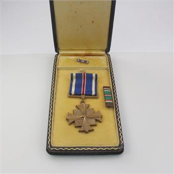 Vintage Distinguished Flying Cross Medal In Case