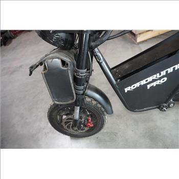 Voro Motors EMOVE RoadRunner Pro Seated Electric Scooter