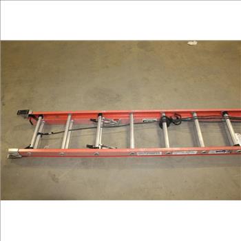 Werner TYPE 1A Fiberglass D-Rung Extension Ladder
