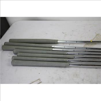 Wilson Slope Irons, Wilson Dyna-Balance 407 Putter, 7 Pieces