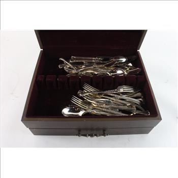 Wooden Box With Oneida Flatware, 20+ Pieces
