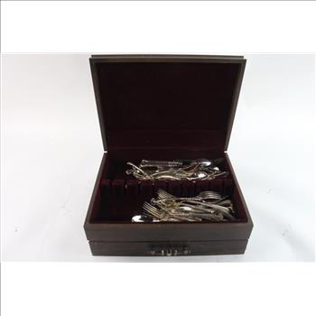 Wooden Box With Oneida Flatware, 20+ Pieces