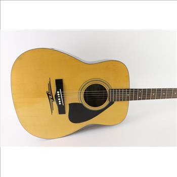 Yamaha Acoustic Guitar
