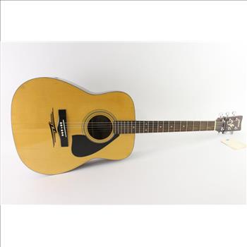 Yamaha Acoustic Guitar