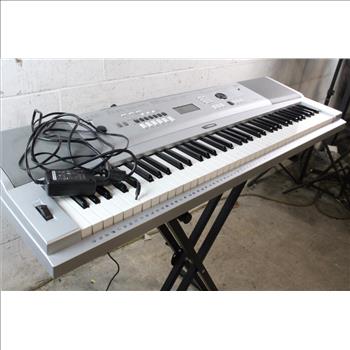 Yamaha Electric Keyboard