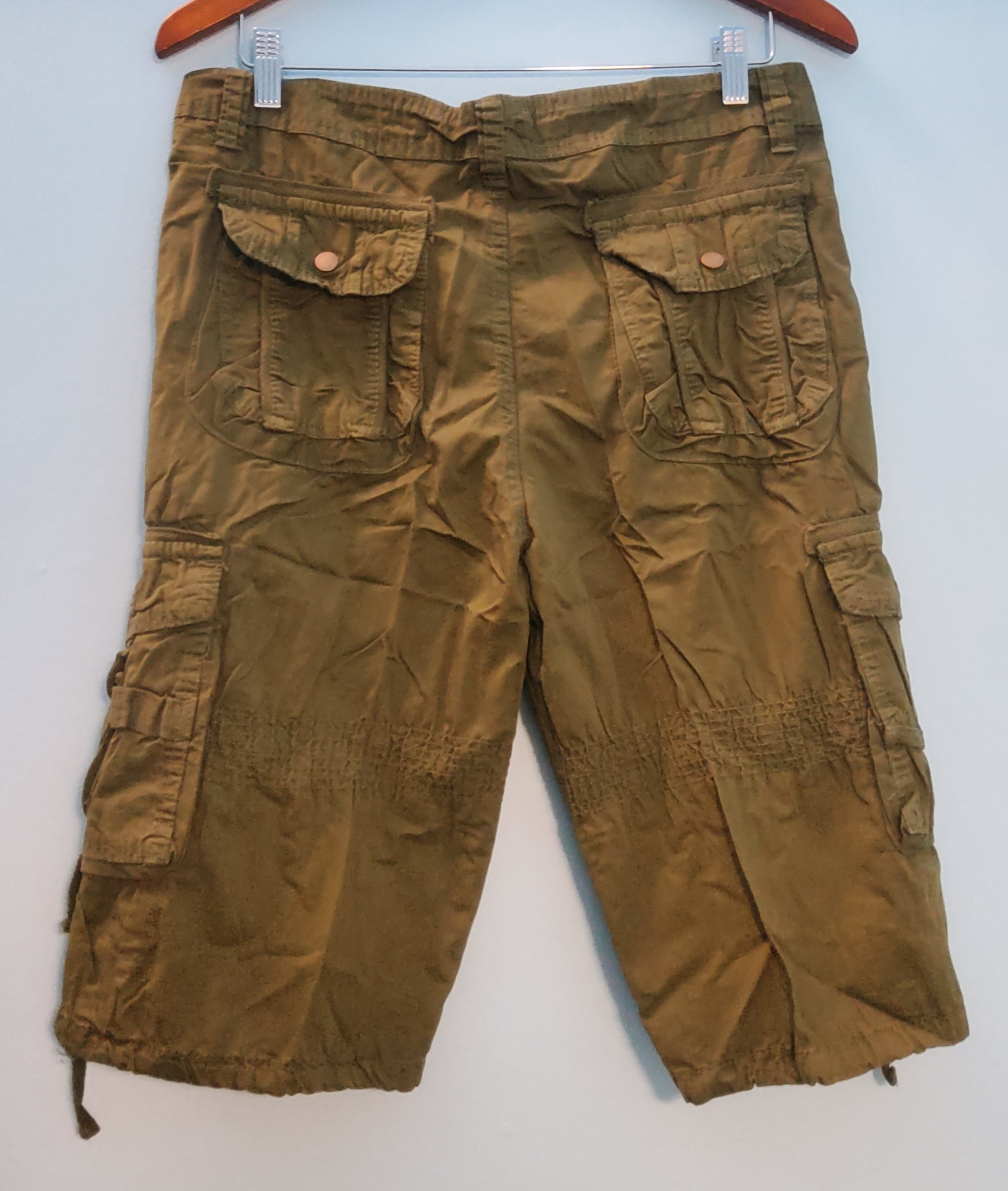 NWT, Men Cargo Short, Size 34 Property Room