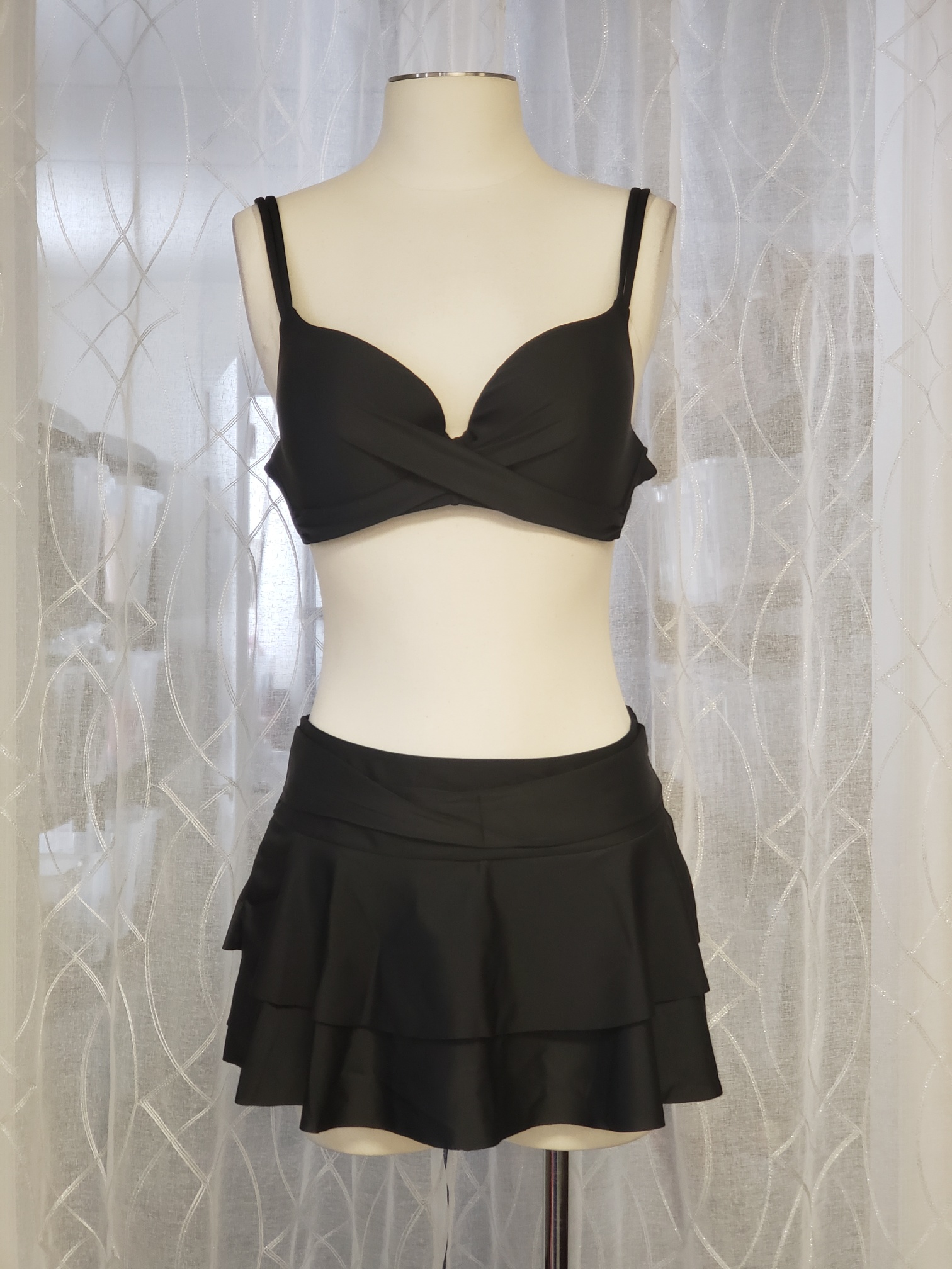 Women's 2 Piece Solid Black Underwired Padded Top Ruffled Skort Bottom, Sz L