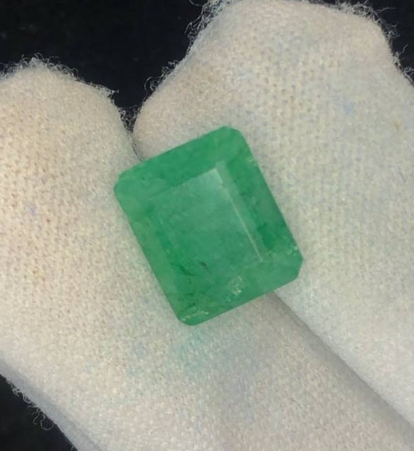 7.8 Carat Cert Emerald Gemstone Appraised $11,700.00