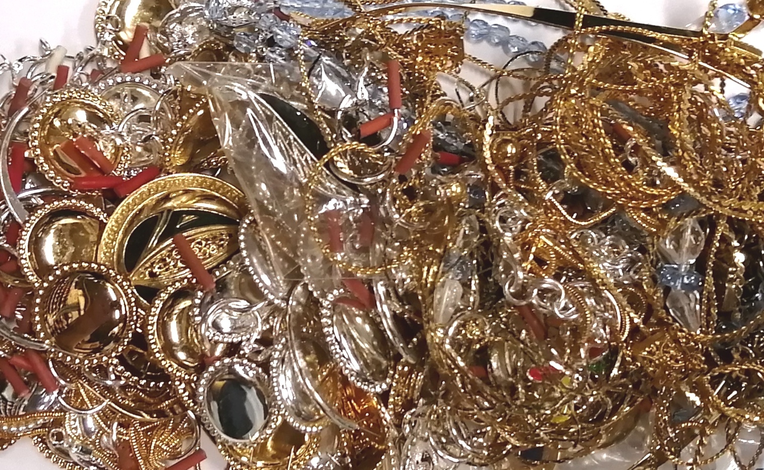 JEWELRY ASSORTED PIECES OF JEWELRY 2 LBS. Property Room