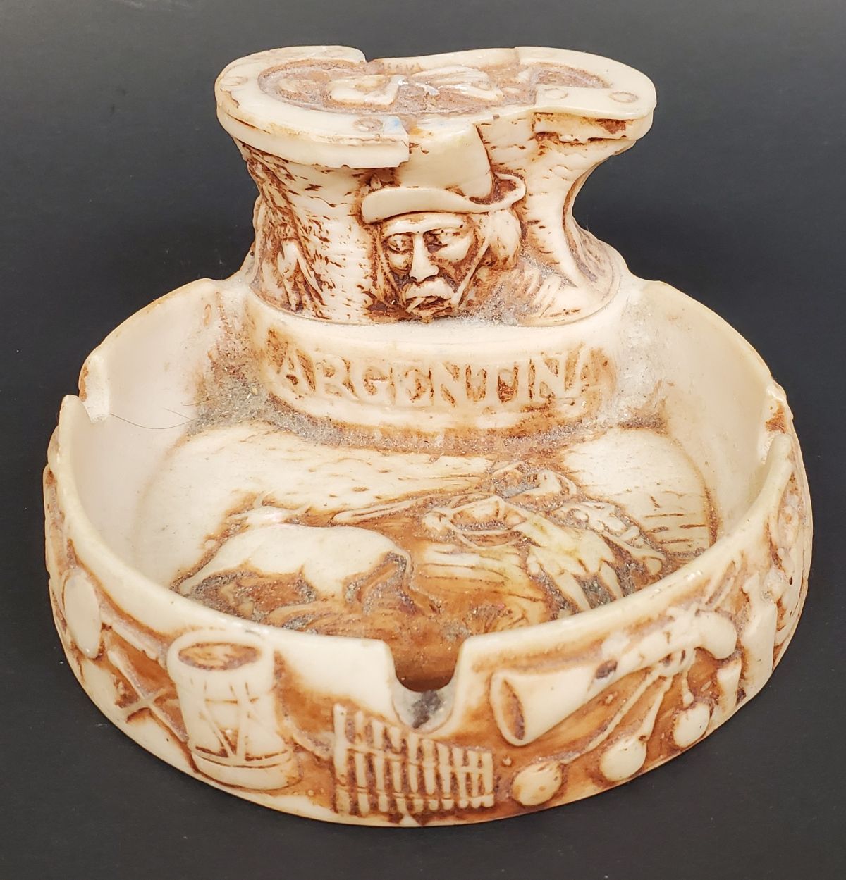 Vintage Hand Carved Argentina Gaucho Steer Scene Resin Ash Tray