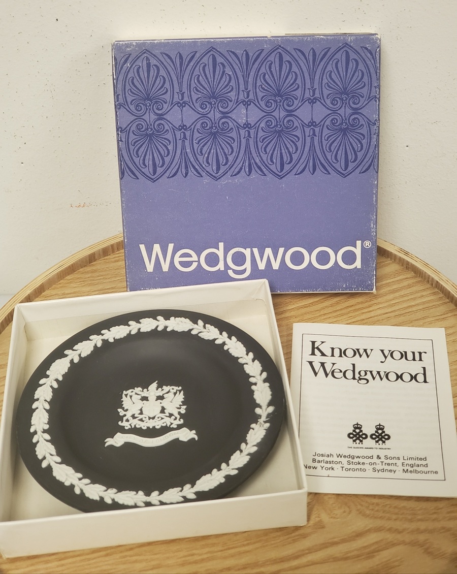 Vintage WEDGWOOD Jasper Black 4.24"D Round Sweet Dish/Trinket Dish, City of London Crest, Made in England