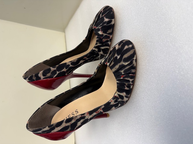 Guess Ladies Shoes Sz 6M