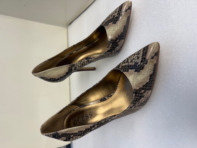 Guess Ladies Shoes Sz 5.5M