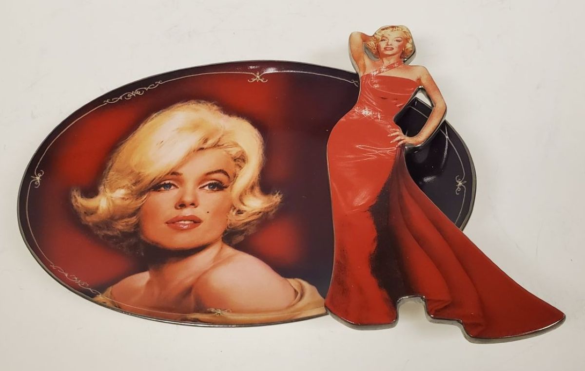 Vintage Bradford Exchange Marilyn Monroe Oval and Figure Wall Plate USA