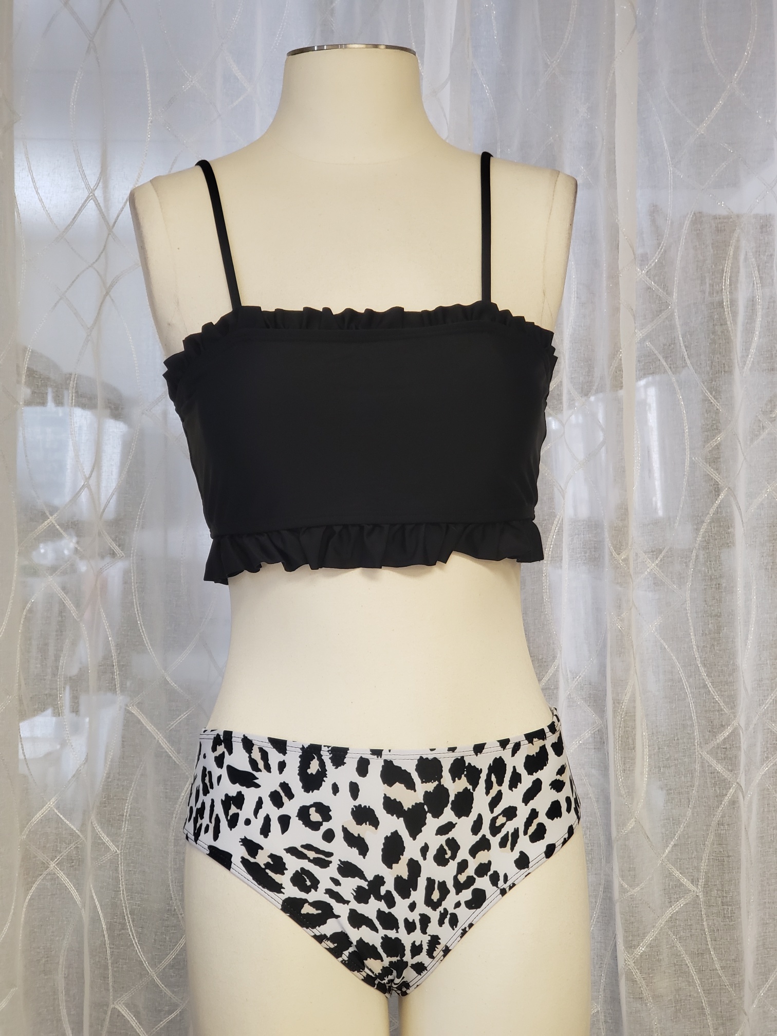 Beachsissi Black Ruffled Top Leopard Print Bikini Womens Two-Piece Swimsuit Sz M