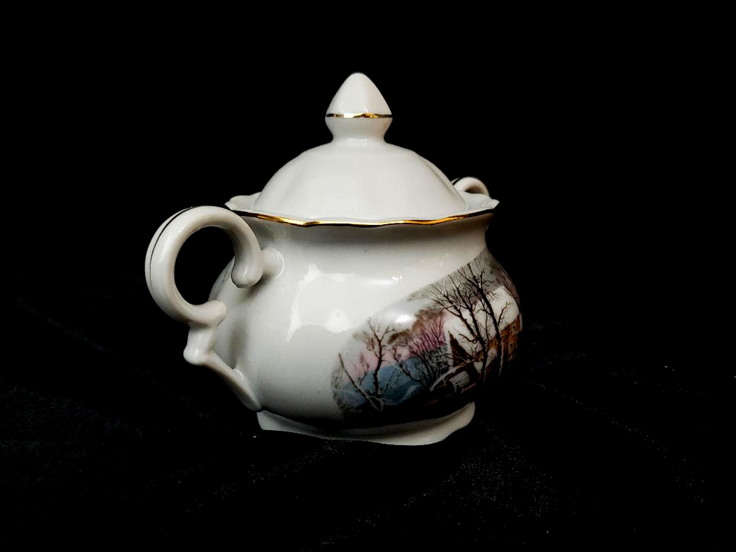 Vintage Japan Porcelain Sugar Bowl With Lid Avon 1977 Property Room