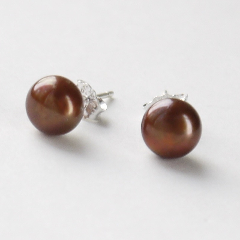 Brown Pearl Earrings Plus One Pound Of Jewelry Property Room Image 1 Of 2