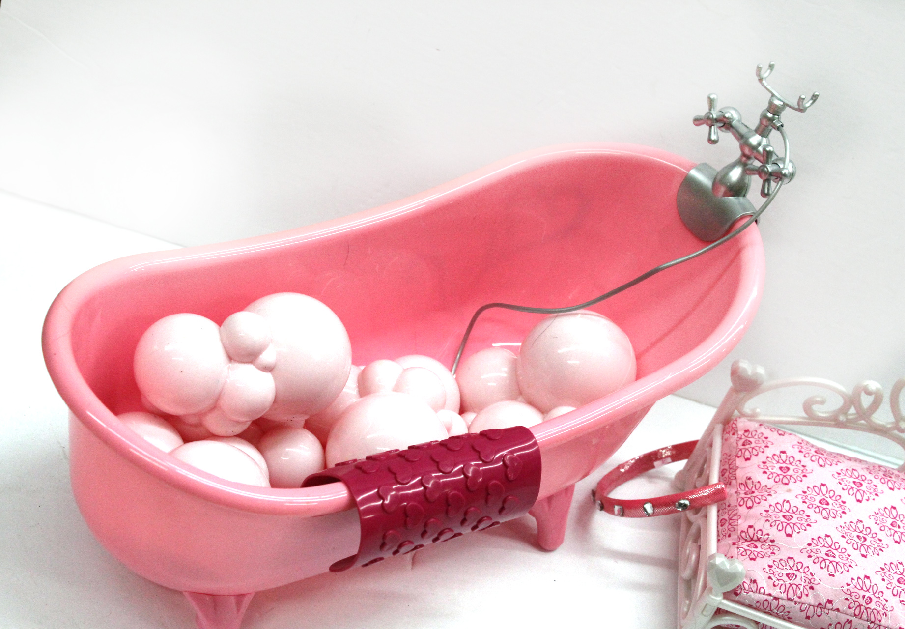 AMERICAN GIRL Bathtub and Chaise Property Room