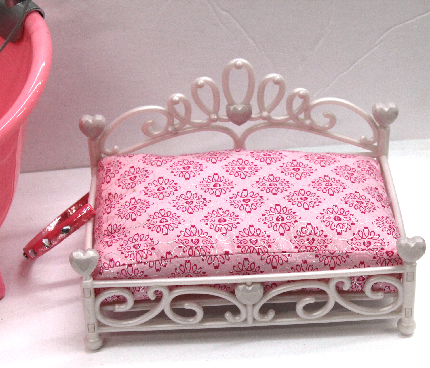 AMERICAN GIRL Bathtub and Chaise Property Room