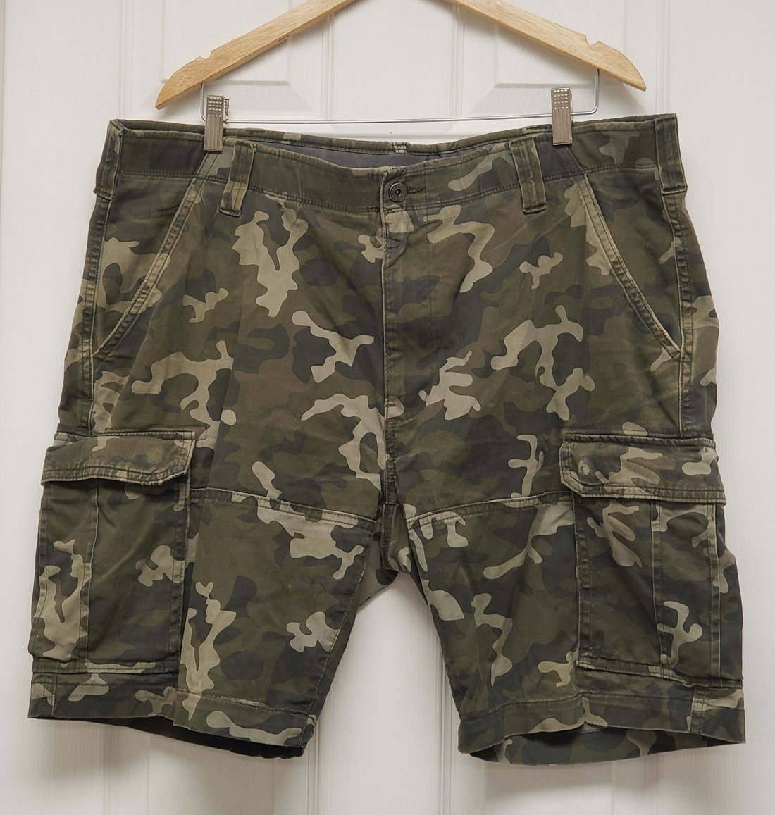 Denver Hayes Camo Print Men's Cargo Shorts Sz 40, Made in Bangladesh