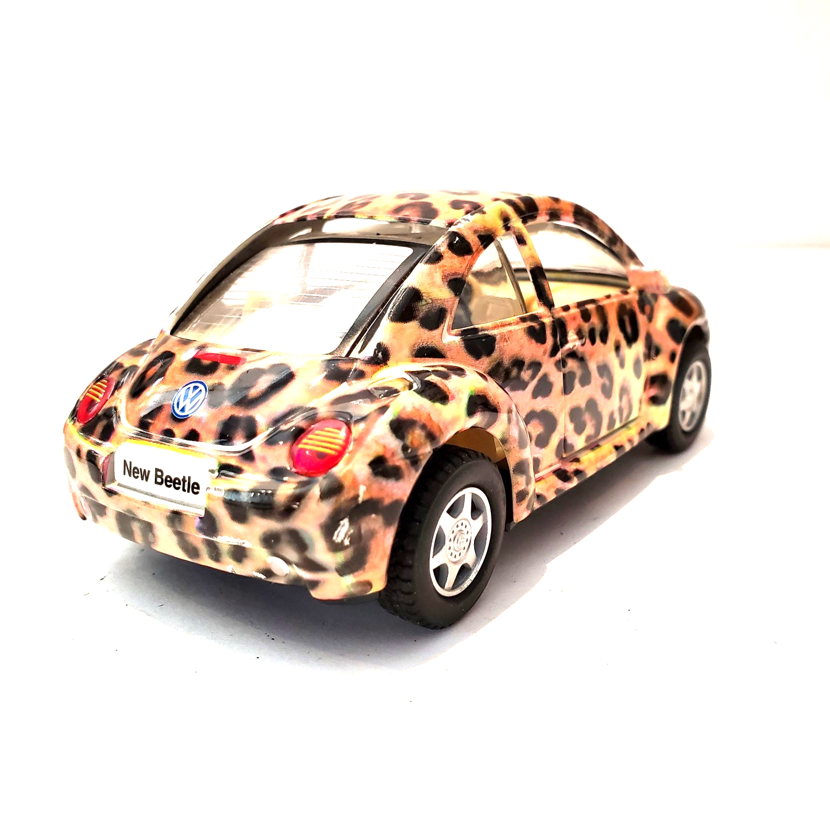 thumbnail interactive-video image 1 of Kinsmart 1:32 1967 Volkswagen Beetle Diecast Model With Flower Decals Blue KT5057DF 1 of 5
