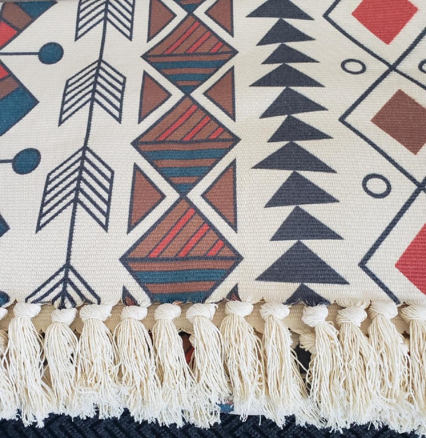 Geometric Pattern Tassel Decor Rug 75