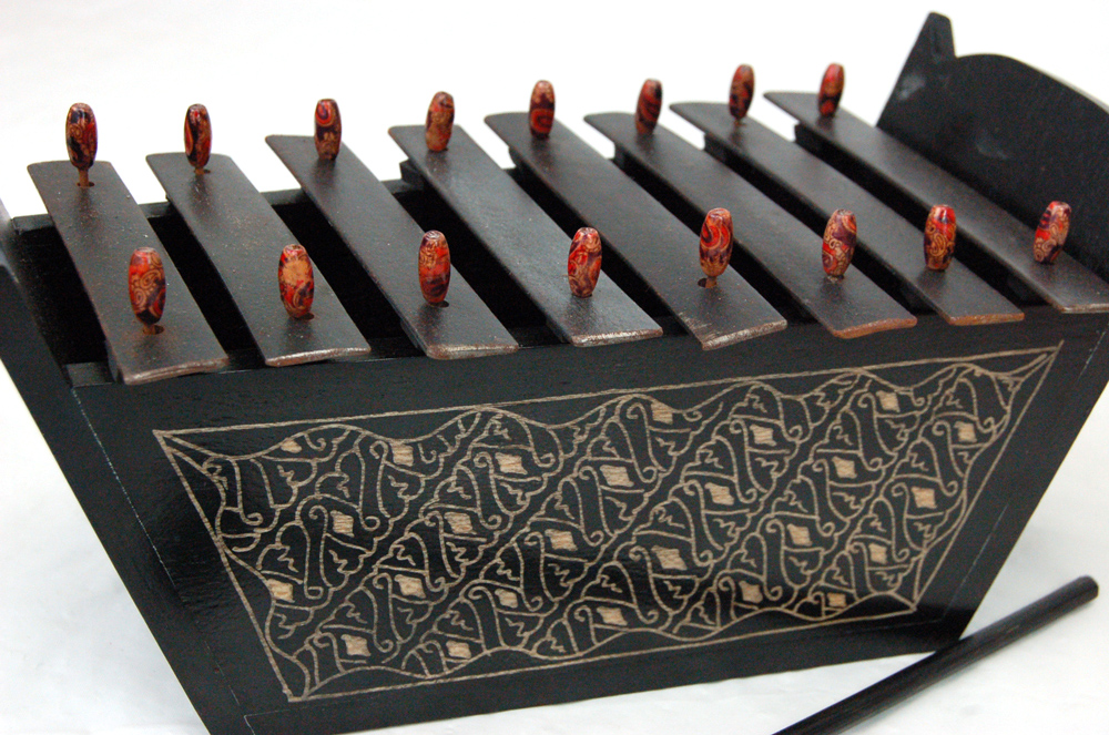 Hand Made & Painted 8 Note Xylophone Batik Wood Property Room