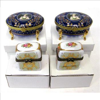 4 Porcelain Pill Box with 18kt Gold Inlay