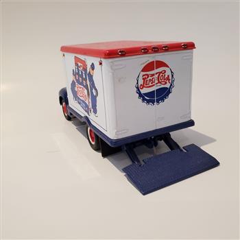 Vintage 1:34 1st First Gear Pepsi Cola 1953 FORD C-600 Straight Delivery Truck