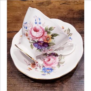 Vintage Royal Albert Bone China Tea Cup and Saucer Set - Made in England