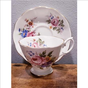 Vintage Royal Albert Bone China Tea Cup and Saucer Set - Made in England