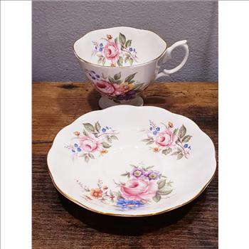 Vintage Royal Albert Bone China Tea Cup and Saucer Set - Made in England