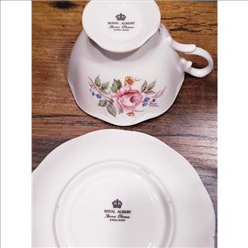 Vintage Royal Albert Bone China Tea Cup and Saucer Set - Made in England