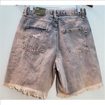 NWT, Women Bleach Distressed Denim Short Size Medium
