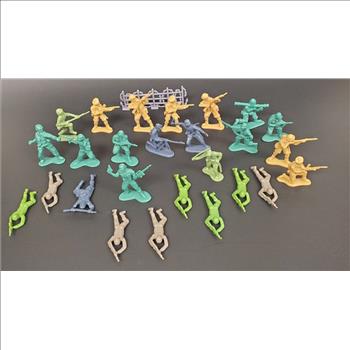 Vintage Lot of 26 PCs Infantry Army Toy Soldiers 2