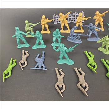 Vintage Lot of 26 PCs Infantry Army Toy Soldiers 2