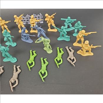 Vintage Lot of 26 PCs Infantry Army Toy Soldiers 2