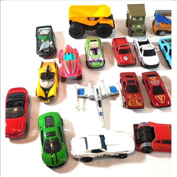 Lot of 26 Die Cast Cars Hot Wheels And Others