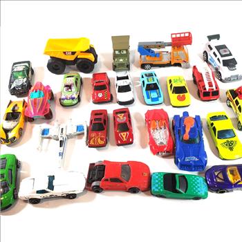 Lot of 26 Die Cast Cars Hot Wheels And Others