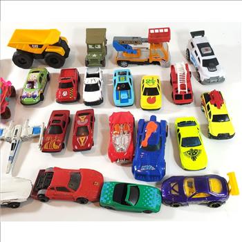 Lot of 26 Die Cast Cars Hot Wheels And Others