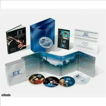 E.T. The Extra-Terrestrial Ultimate Gift Set 4 Discs by Steven Spielberg