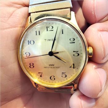 Vintage Mens TIMEX Water Resistant Quartz Stainless Steel Wrist Watch